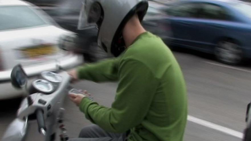 שליחת מסרונים במהלך נהיגה