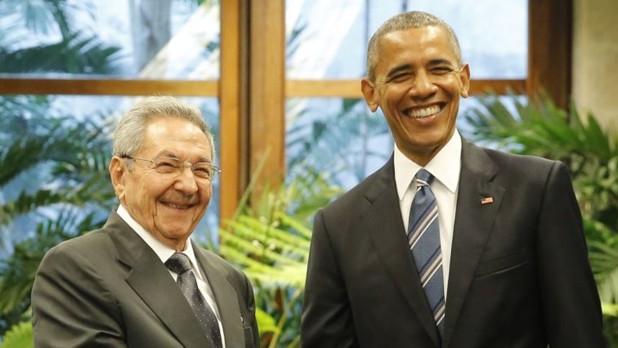 ברק אובמה וראול קסטרו בפגישה היסטורית