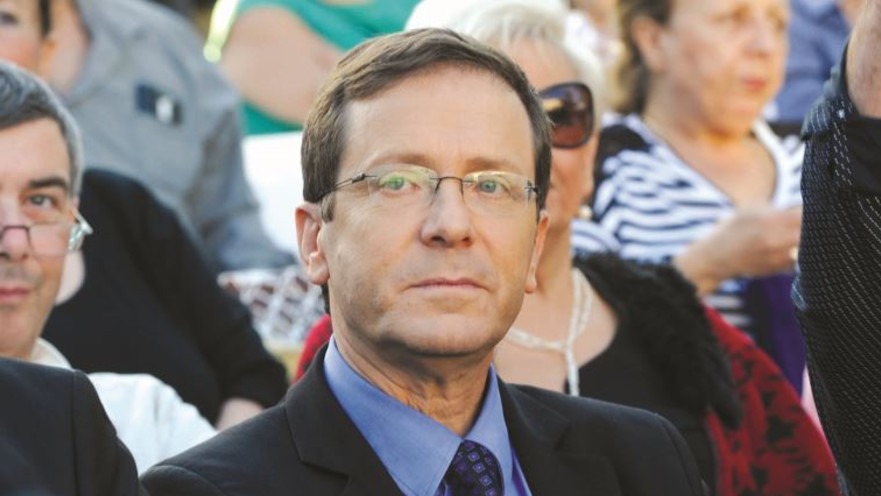 יצחק (בוז'י) הרצוג בכנס מפלגת העבודה