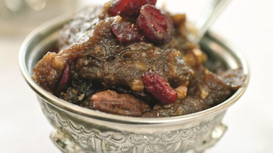 חרוסת בכלי הגשה מפואר