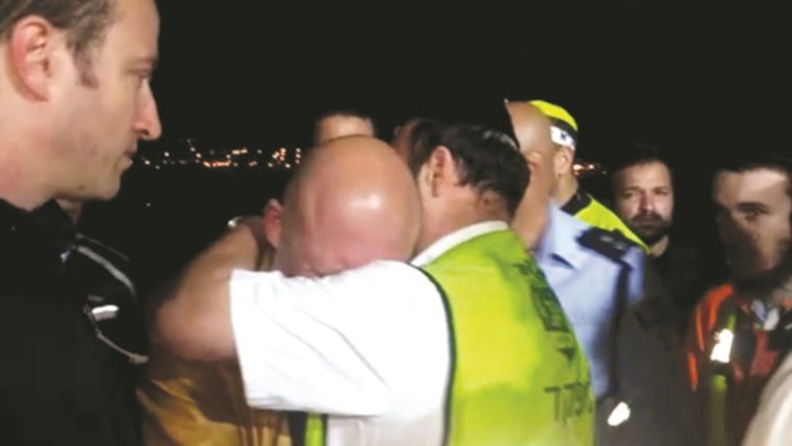 החילוץ הדרמטי. האב הודה בדמעות לצוללנים