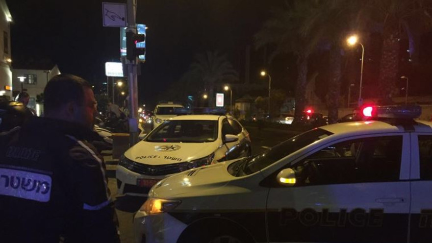 כוחות משטרה בכניסה לבסיס "הקריה", סמוך למקום הפיגוע