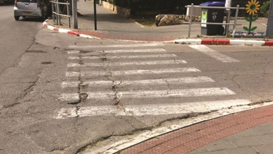 מעבר חציה משובש בבי"ס בבת ים