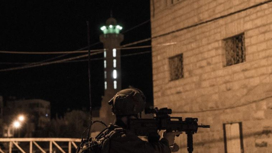 חייל צה"ל בפעילות מעצרים באזור חברון
