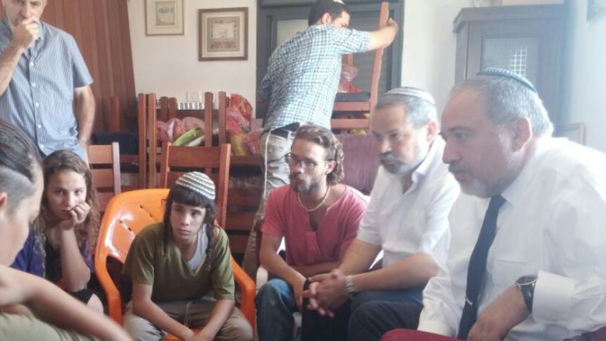 אביגדור ליברמן בביקור משפחתו של מיכאל מרק ז"ל