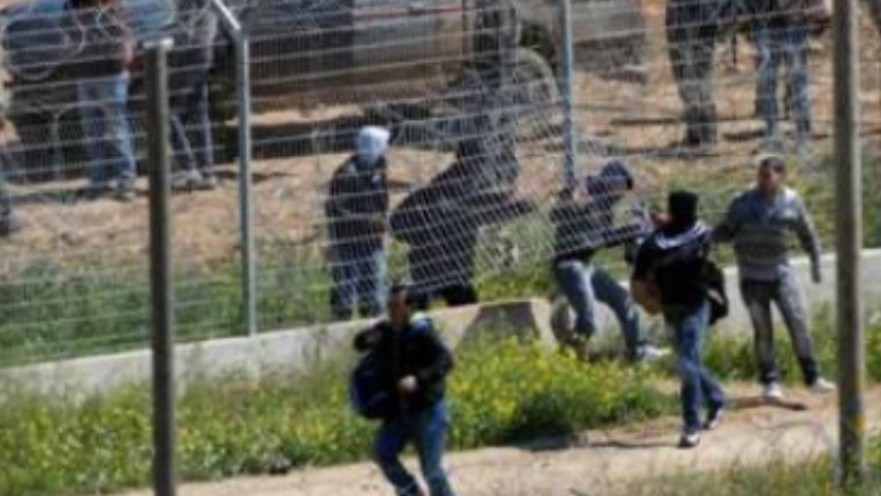 שוהים בלתי חוקיים חודרים דרך גדר הביטחון