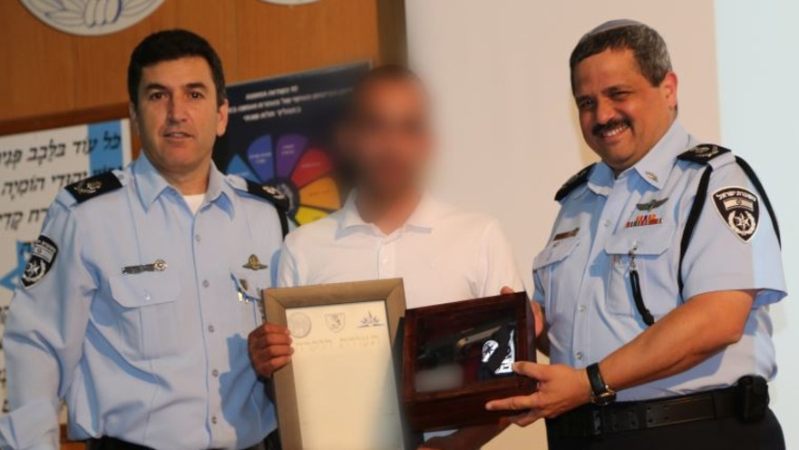 הסוכן הסמוי עם המפכ"ל אלשיך