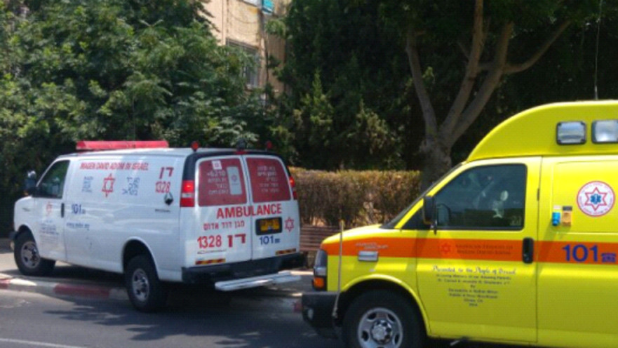 ניידת טיפול נמרץ ואמבולנס. ארכיון