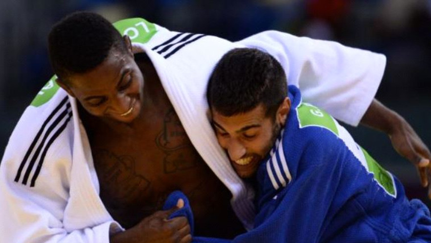 גולן פולק מול יריבו הזמבי בריו 