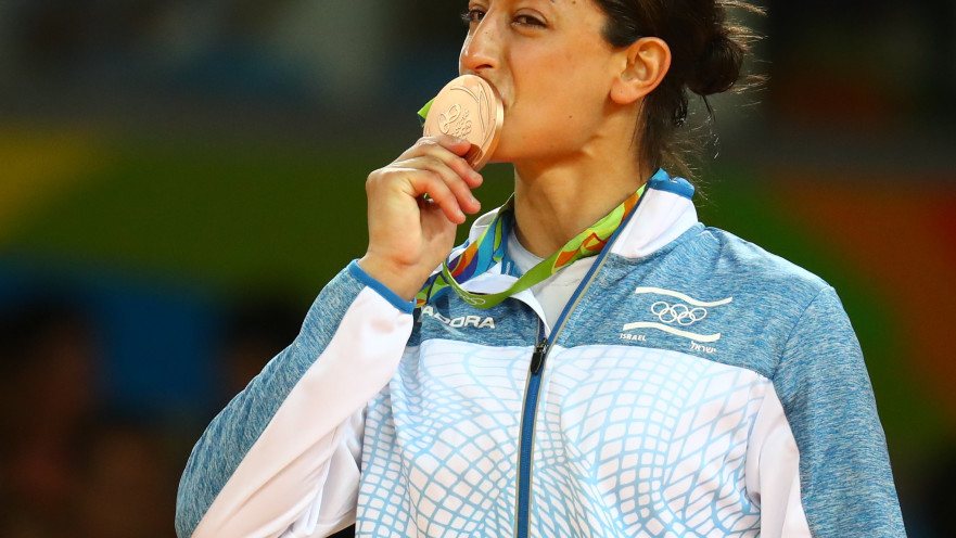 ירדן ג'רבי עם המדליה