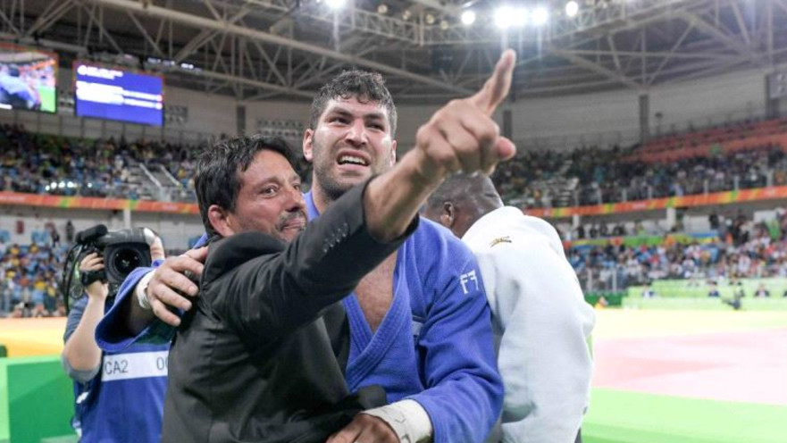 אורי ששון ואורן סמדג'ה חוגגים את המדליה