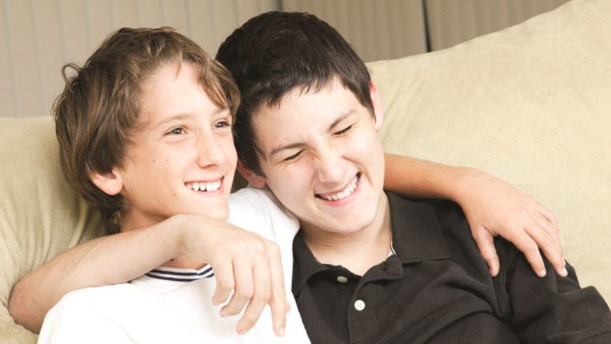 אחים, חברים. אילוסטרציה