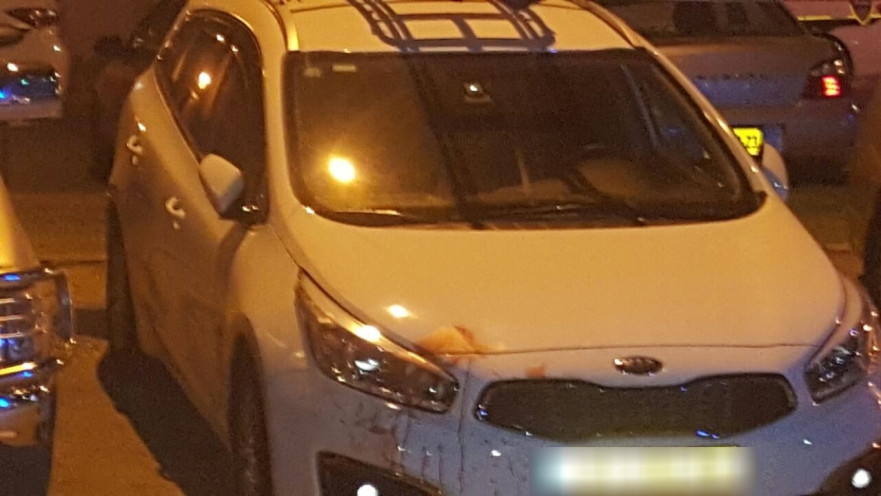 רכב עם כתמי דם מהקטטה בפתח תקווה