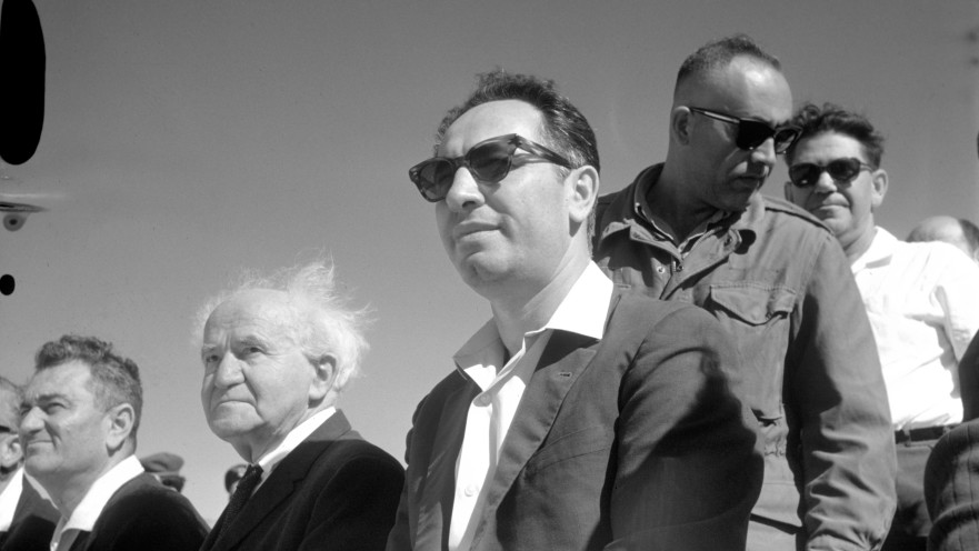 שמעון פרס  כמנכ''ל משרד הביטחון עם דוד בן גוריון