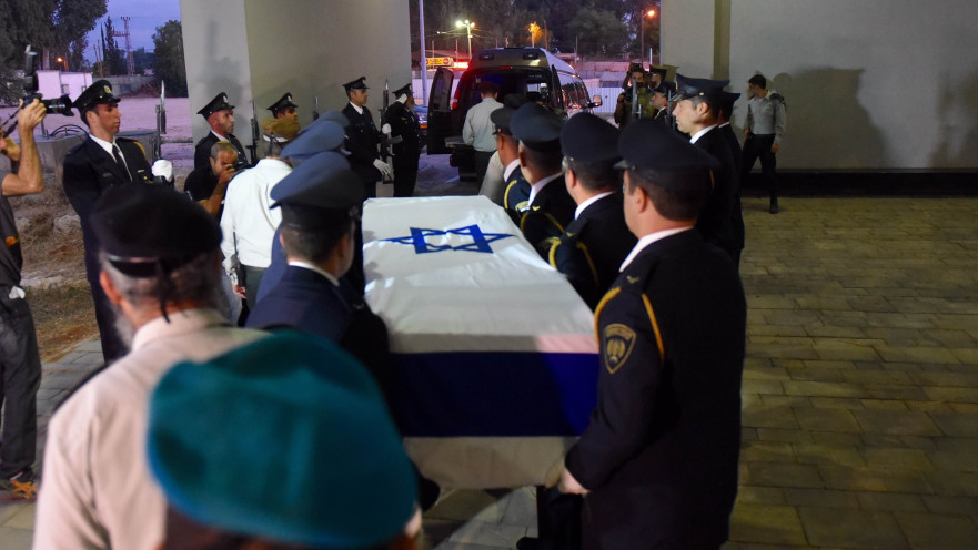 ארונו של הנשיא שמעון פרס יוצא מצריפין לירושלים