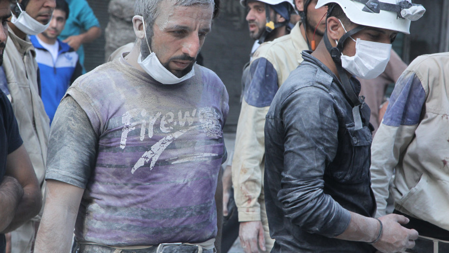 מתנדבי הקסדות הלבנות בפעולה