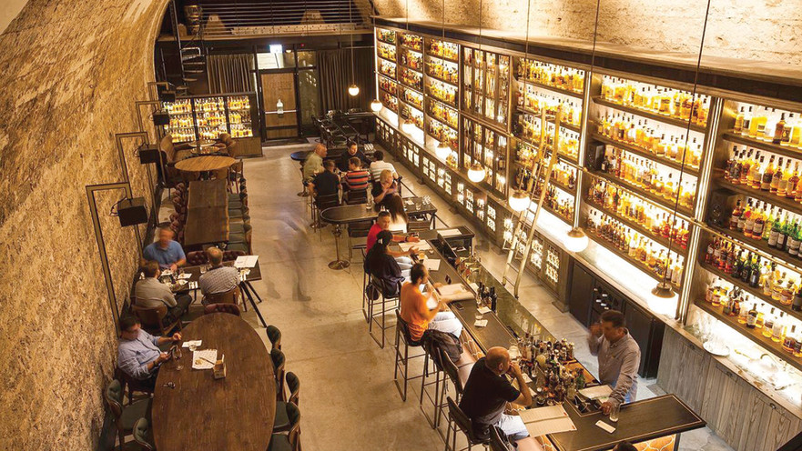 מוזיאון הוויסקי בשרונה, אלכוהול