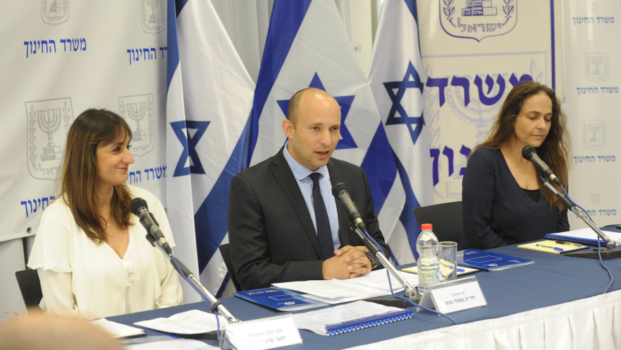 השר בנט במסיבת עיתונאים של משרד החינוך