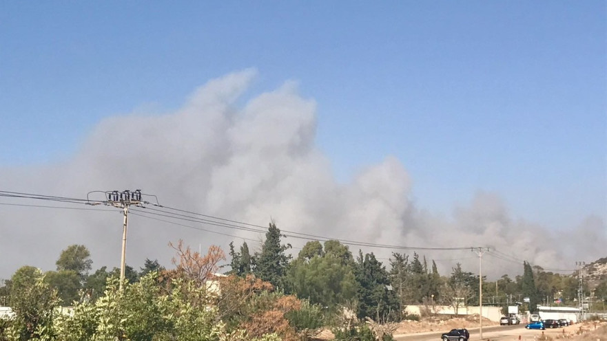 עשן מעל בית הסוהר כרמל מכיוון חיפה