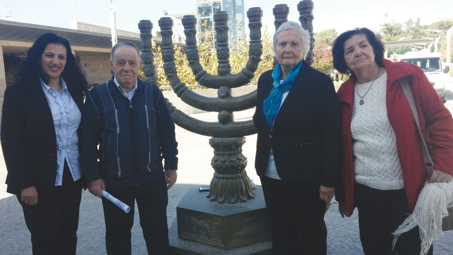 סיור בכנסת, מחזירים אהבה