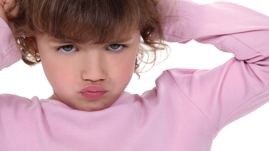 ילדה מתחצפת, אילוסטרציה