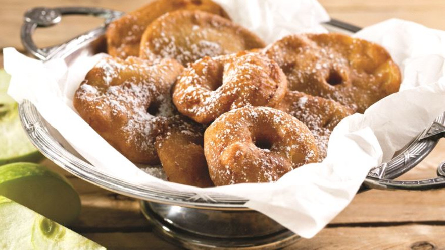 פרוסות תפוחי עץ בבלילה