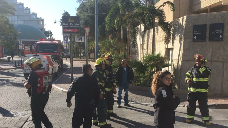 כבאים מטפלים בדליפת הגז באילת