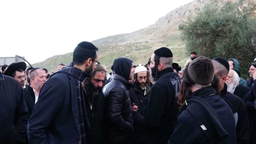 ישראל עתיה בהלוויתו של נחמן עתיה ז"ל