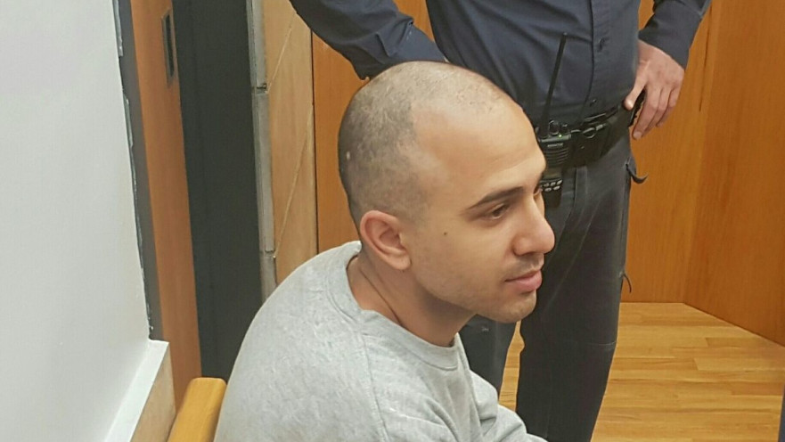 נדב סלע בבית המשפט בעת הגשת כתב האישום