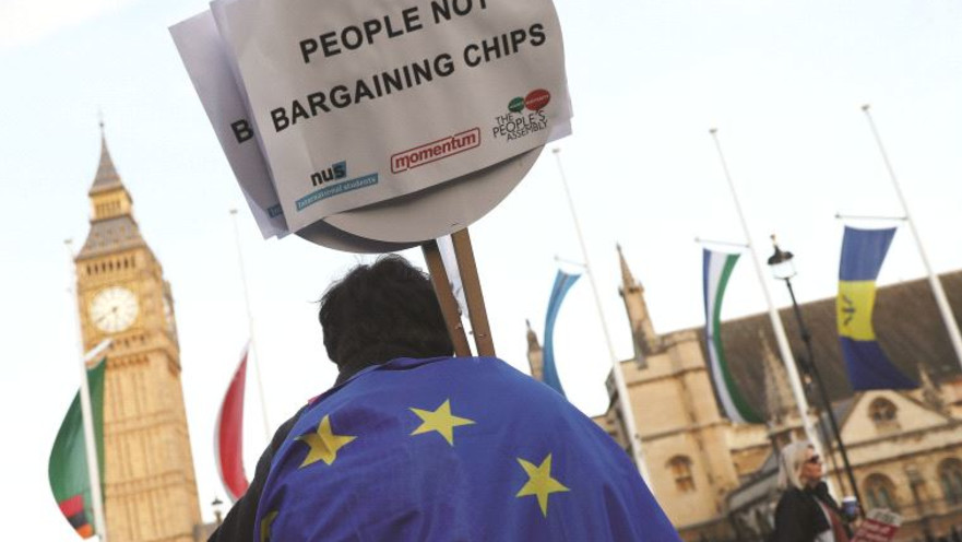 מתנגדי הברקזיט מפגינים מול הפרלמנט הבריטי, החודש בלונדון