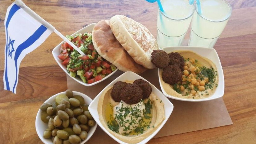 יום העצמאות בחומוסייה של זרזיר 