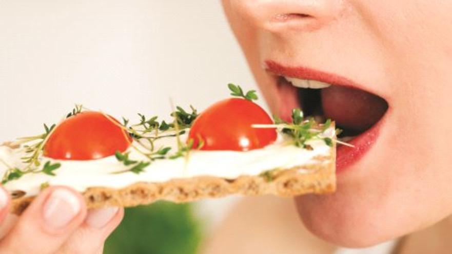 אישה אוכלת, אילוסטרציה