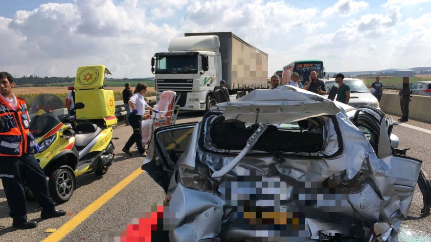 רכב הרוס לאחר התאונה ליד מחלף המוביל