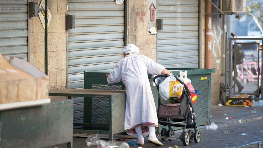 אישה מבוגרת בשוק מחנה יהודה, צילום אילוסטרציה