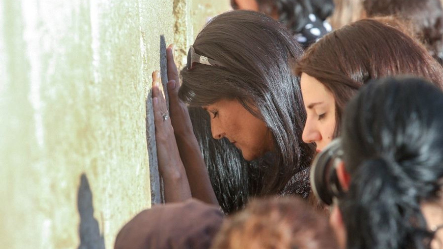 ניקי היילי בכותל המערבי 