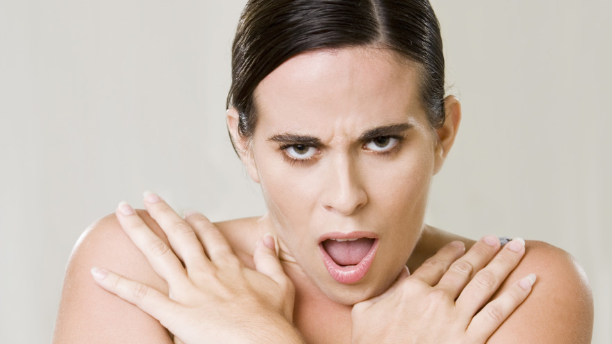 אישה מתכסה, אילוסטרציה