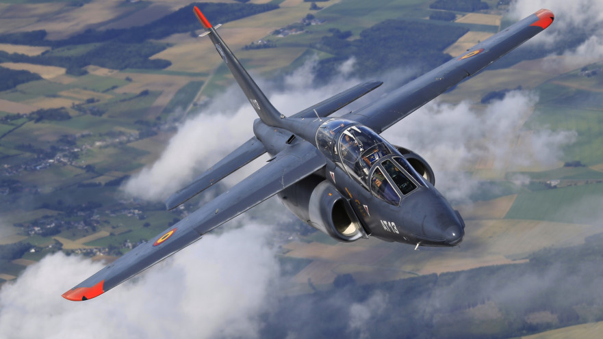 מטוס קרב מדגם אלפה