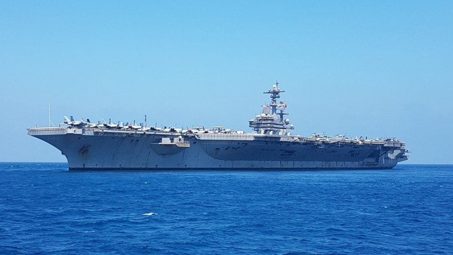 נושאת המטוסים בוש עוגנת לחופי ישראל
