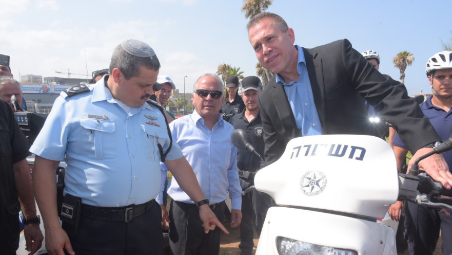 השר גלעד ארדן והמפכ"ל בחניכת יחידת שיטור החופים