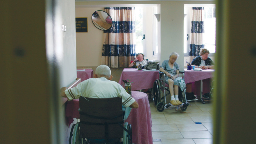 קשישים בבית אבות, אילוסטרציה