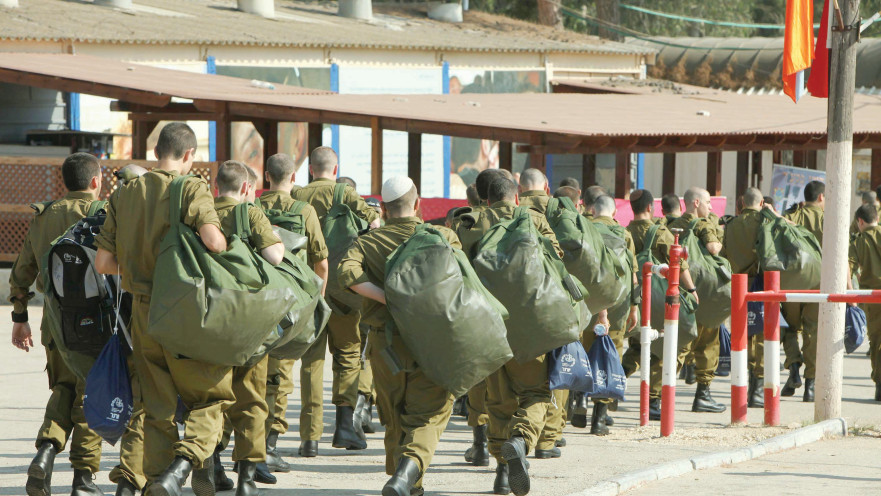 גיוס חיילים בבקו"ם
