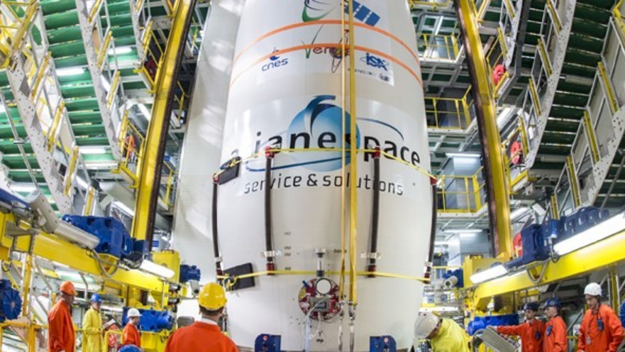 הליך שילוב הלוויינים על המשגר