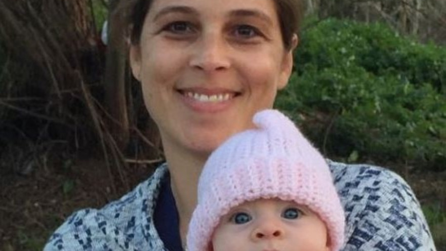 שילי קתאלי  ובתה התינוקת