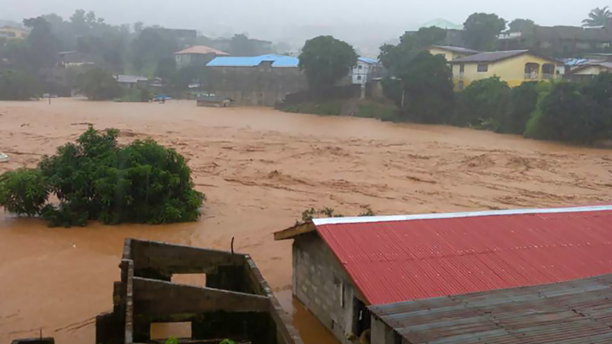 שיטפונות בסיירה לאון