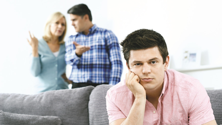 הורים ובן מבוגר