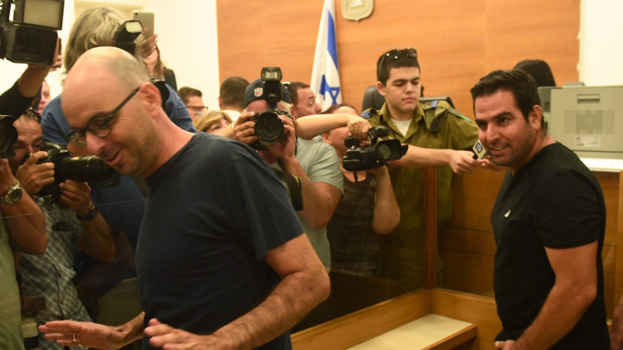 אלדד יניב ומני נפתלי בבית המשפט 