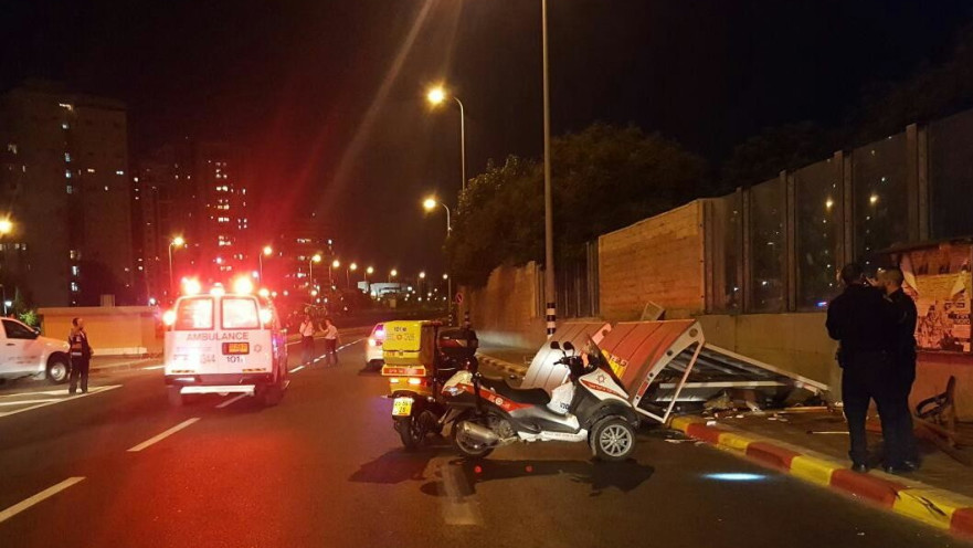 תחנת אוטובוס שקרסה בצומת בר אילן בגבעת שמואל