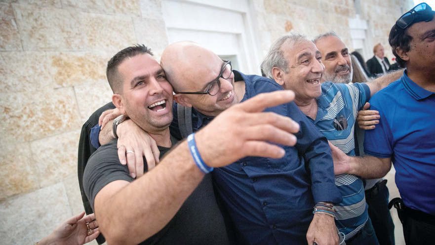 אלדד יניב ומני נפתלי לאחר הדיון בבג"ץ