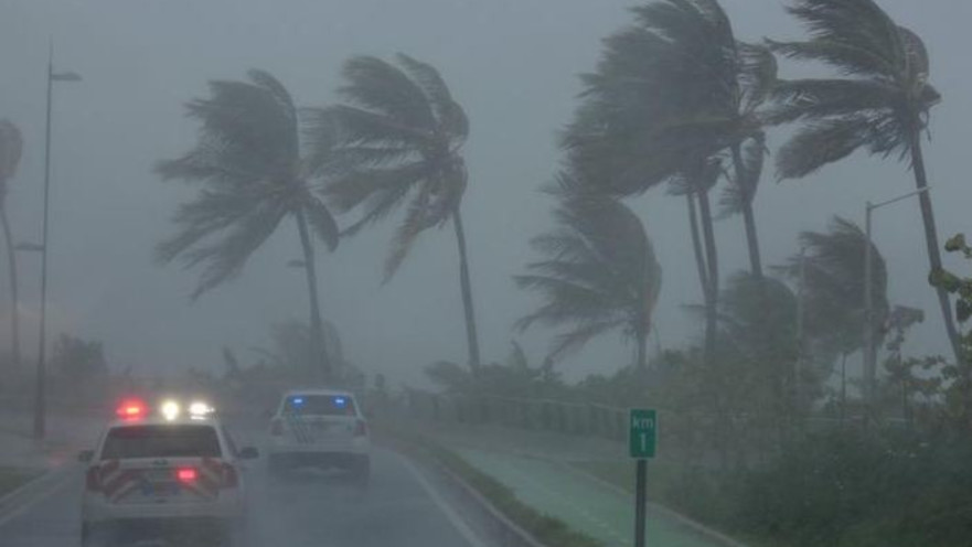 הוריקן אירמה משתולל בפורטו ריקו