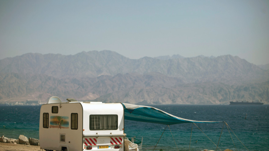 קרוואן על החוף באילת, אילוסטרציה